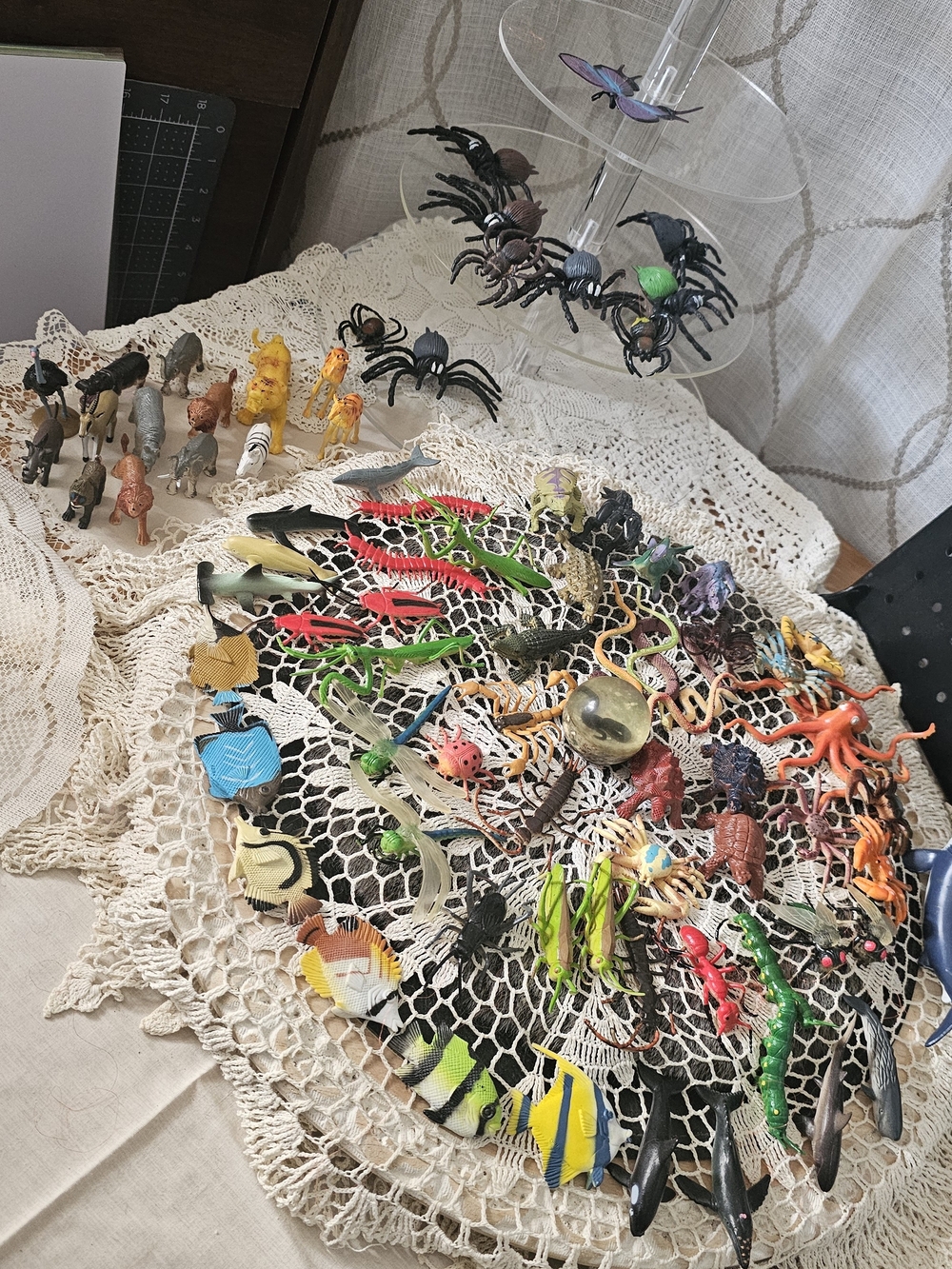 Assorted Small Plastic Animal & Sea Creature Toy Lot - Multicolor(157)